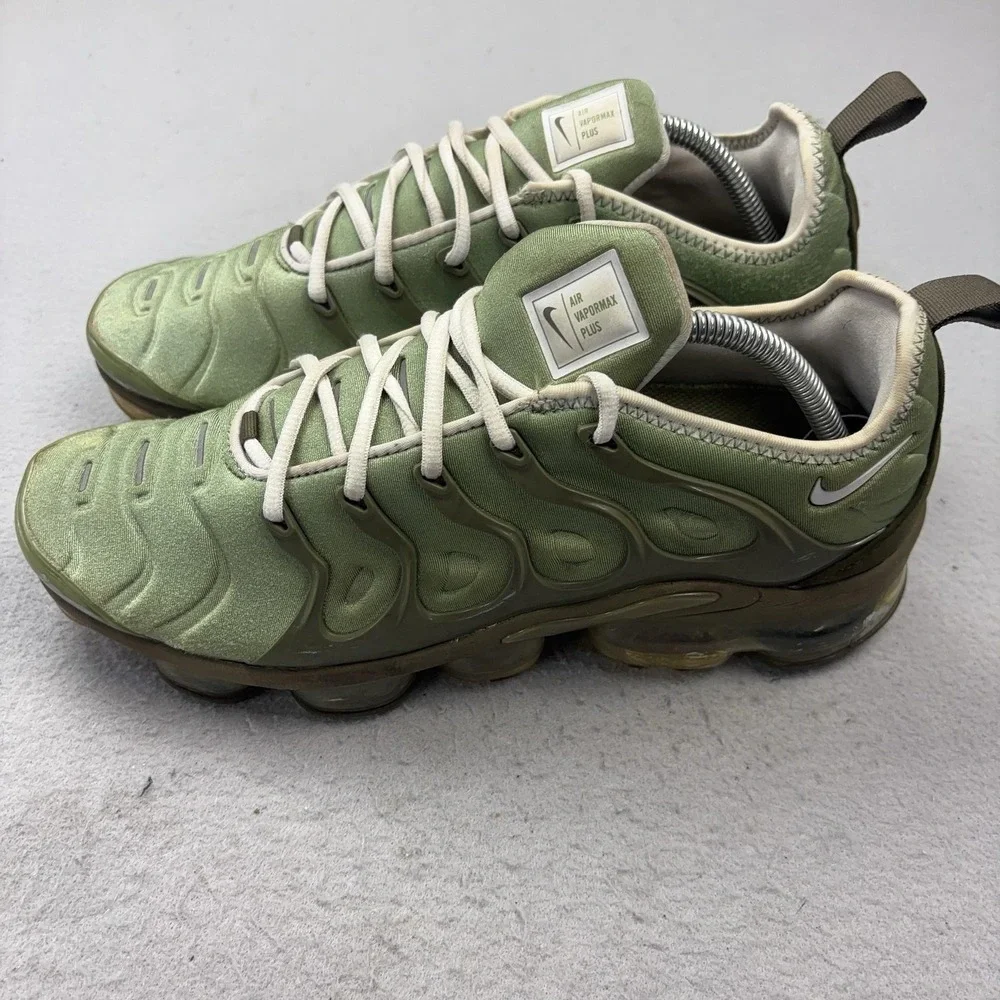 Nike Air Vapormax Plus Shoes Mens Size 10 Green Cushioned Sneakers FD0779-386